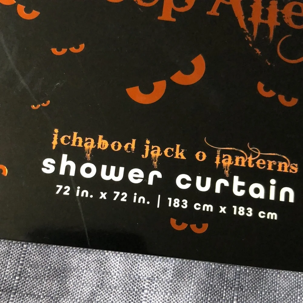 Bat and Jack O’Lanterns Spooky Halloween Shower Curtain -Gray